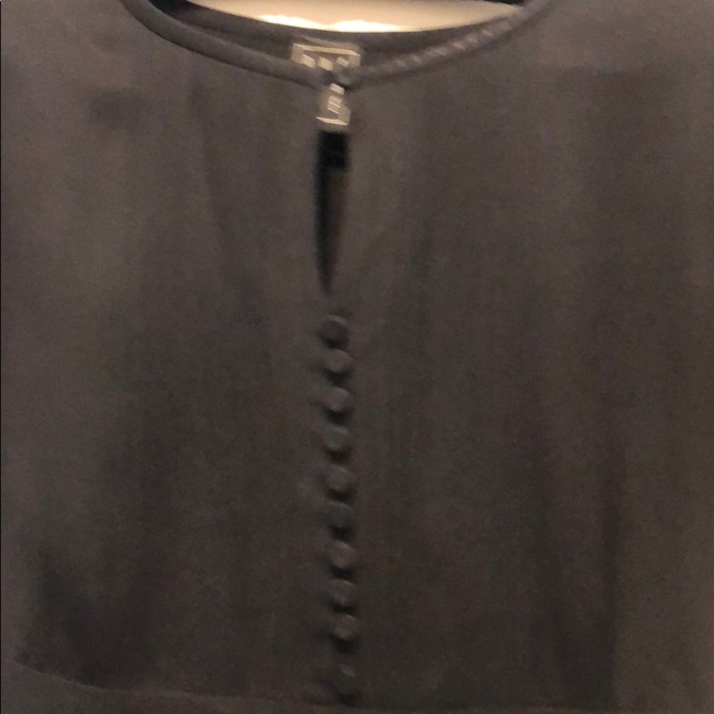 Black petite top - Picture 2 of 6